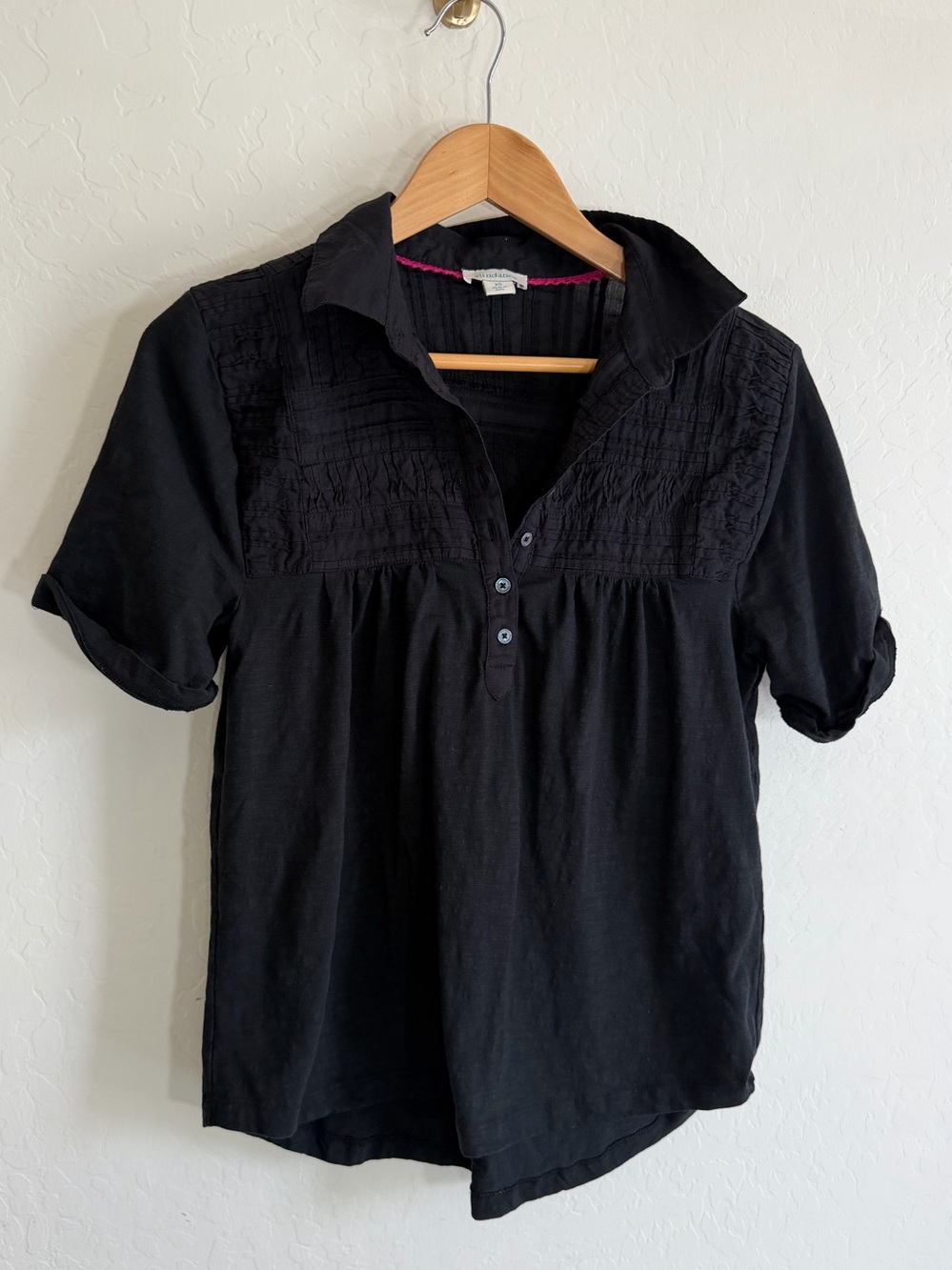 Sundance Black Pintuck Smocked Yoke Short Sleeve Henley Top | Size XS